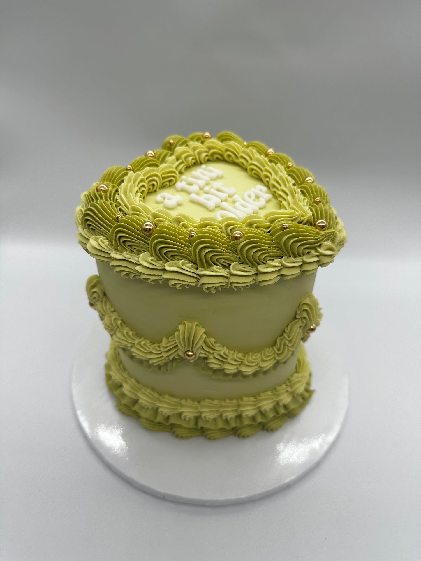 Vintage Style Cake
